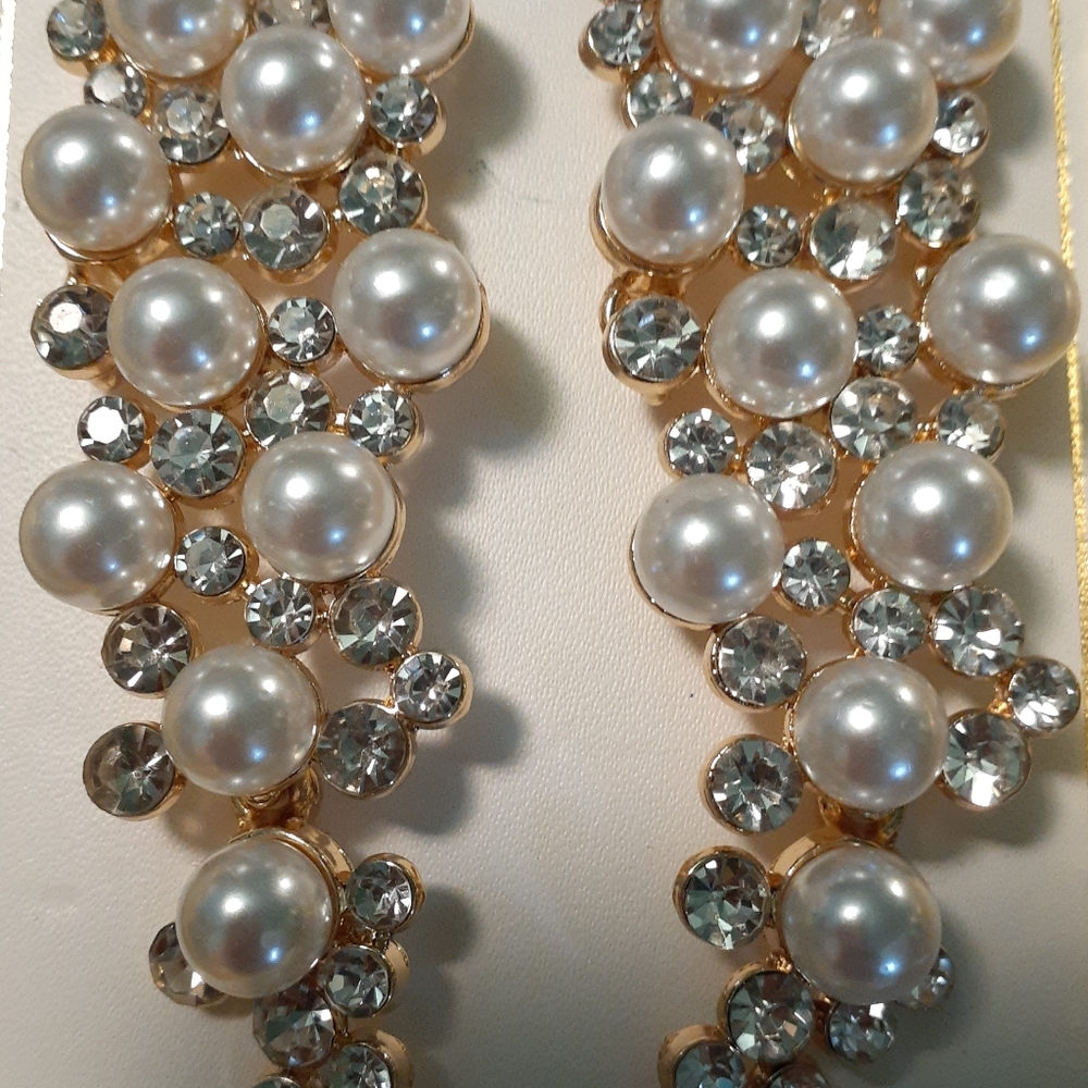 Gold/Pearl Dangling Earrings